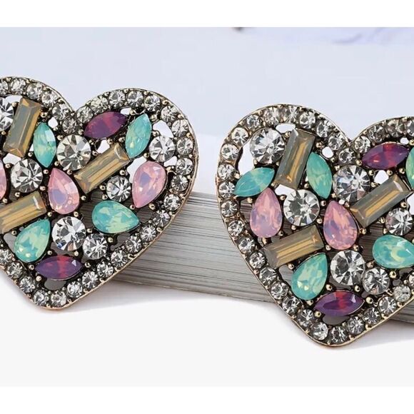 🩵 Betsey Johnson stunning stained glass crystal studs 🩵 - Picture 1 of 5